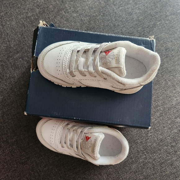 White Reeboks - Picture 2 of 4